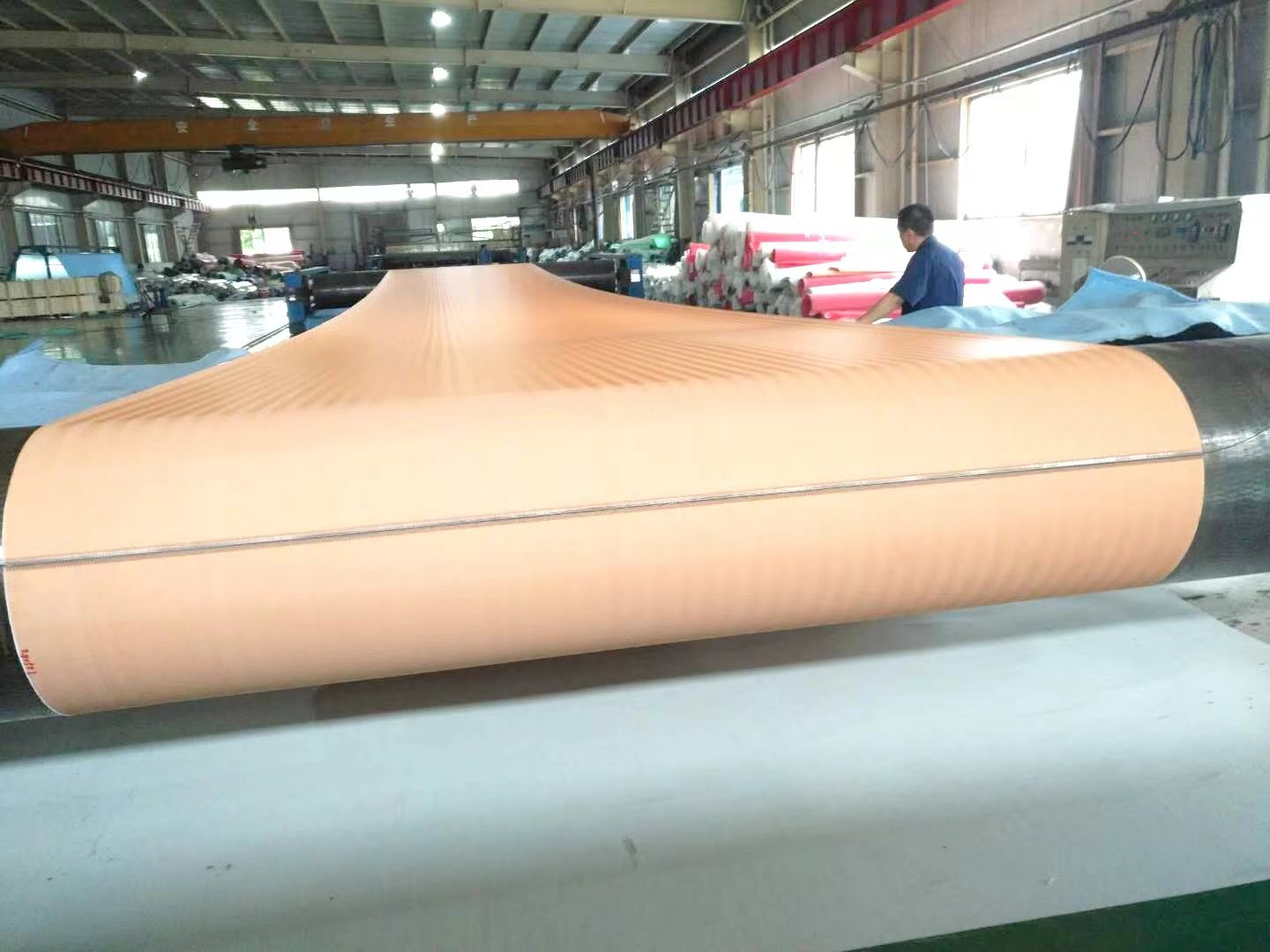 真空帶式過(guò)濾機(jī)在工作時(shí)，濾布的狀態(tài)會(huì)如何變化？