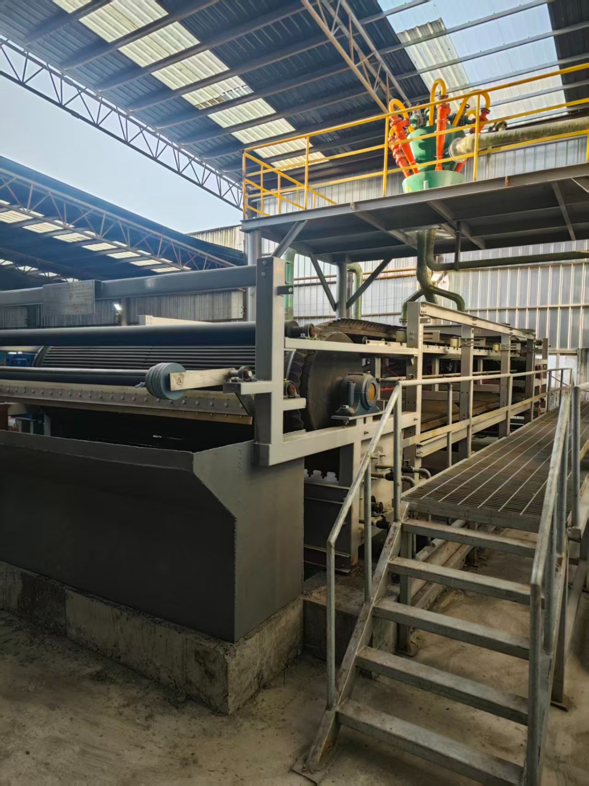 如何降低帶式真空過(guò)濾機(jī)設(shè)備的能耗？