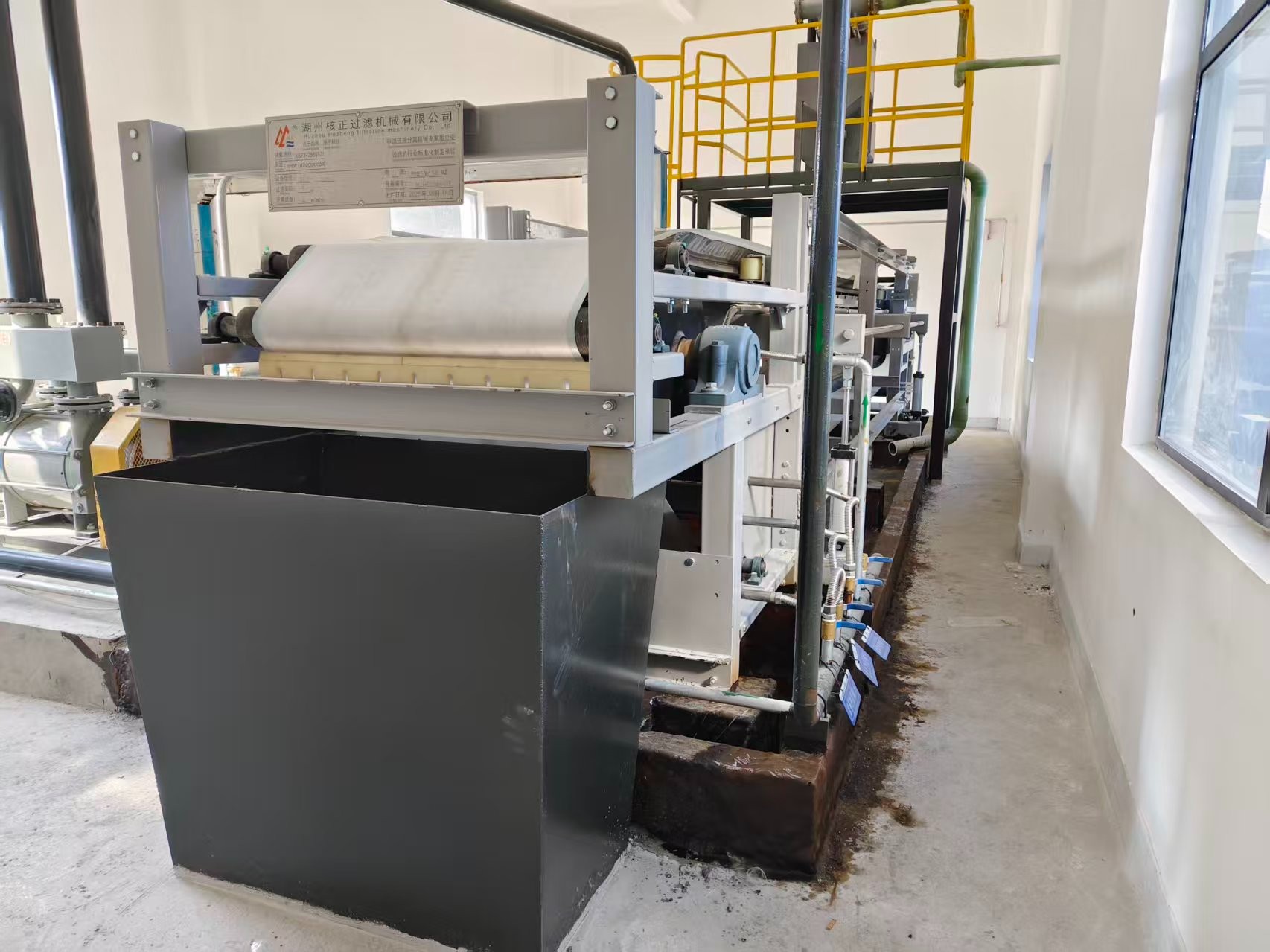 帶式真空過濾機的工作原理與板框過濾機有何不同？