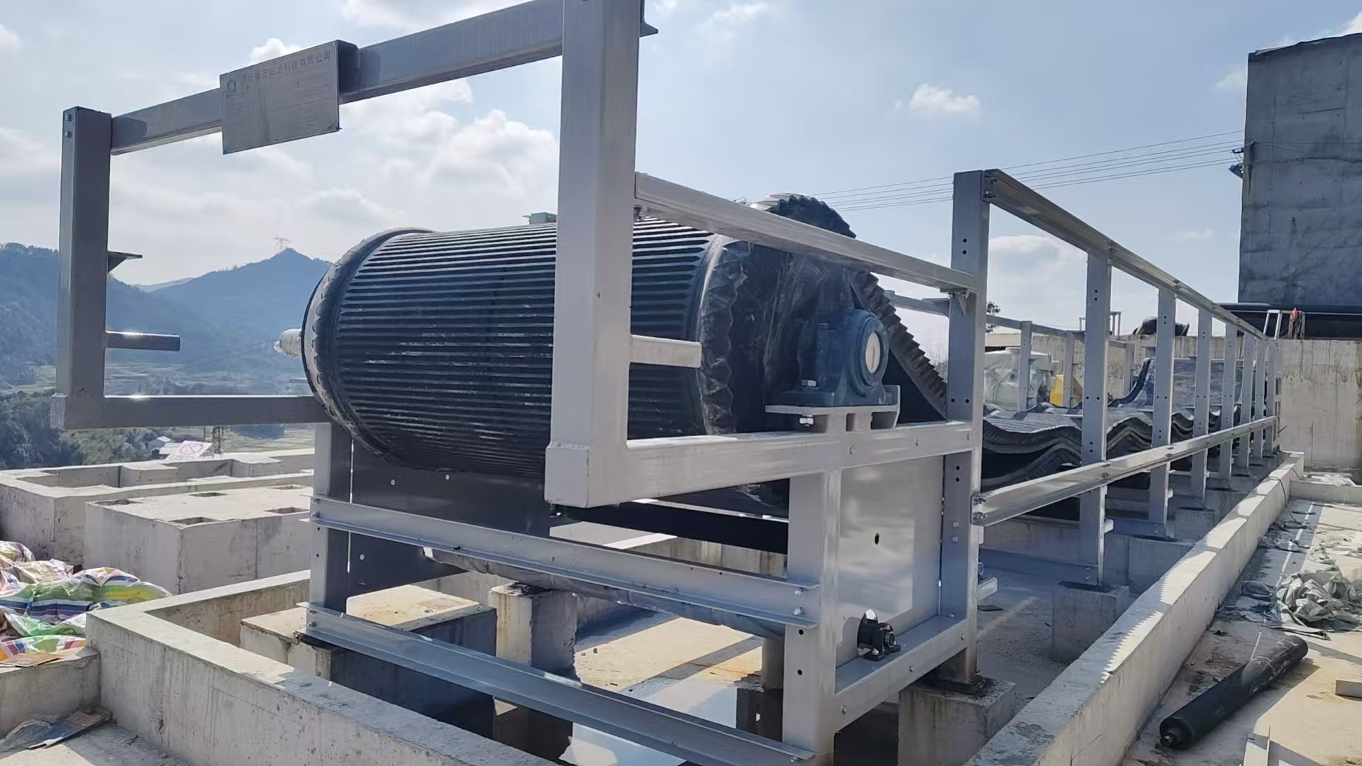 帶式真空過濾機濾餅含水率偏高、忽干忽濕是什么原因？